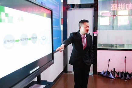 1574843418340455.jpg AQ6I4925.jpg