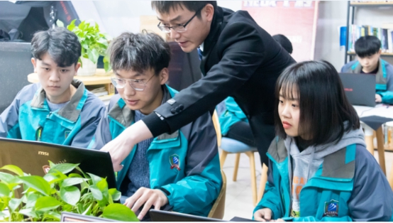 新華電腦教育:帶薪實訓,邊拿薪水邊學習