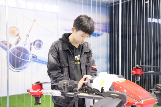 國家發布16個新職業—無人機智能應用看新華