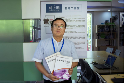 中國(guó)東方教育匠師:劉上朝 ▎致知力行二十載,繼往開來(lái)勇前行!