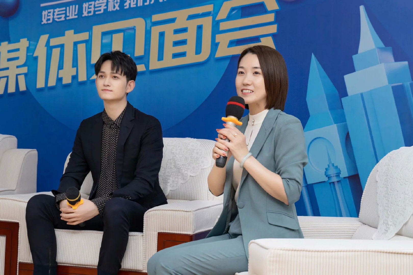 �R��ý�wҊ���