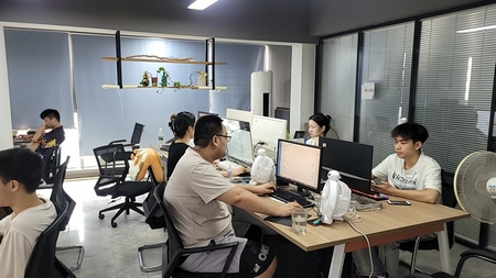 1693015658274232.jpg 長沙午丘科技網(wǎng)絡(luò)公司0工作中.jpg