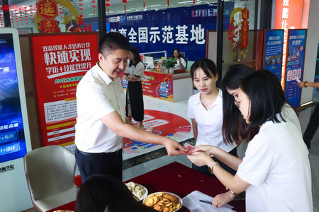 1757473148424173.jpg ES7A1975.jpg